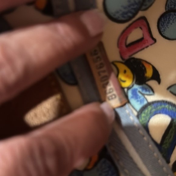 (1359) ABSOLUTELY STUNNING~  Dooney & Bourke Vintage Bee Print Tote - Picture 9 of 10